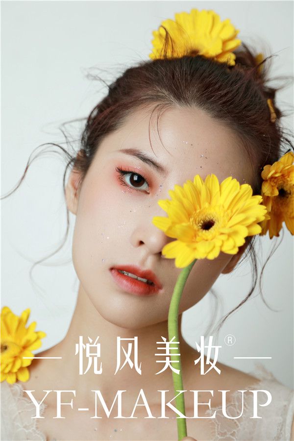 夏日炎炎的創(chuàng)意妝容