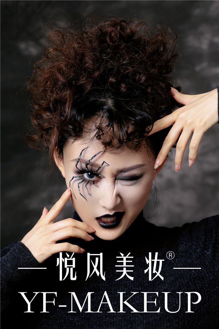 高冷暗黑的萬圣節(jié)蜘蛛妝